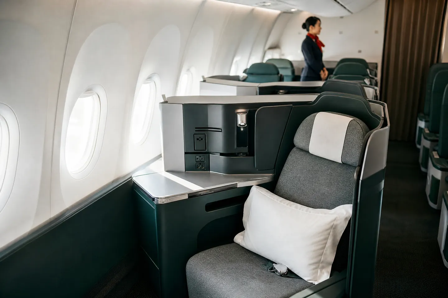 Không gian cabin hạng ghế của Cathay Pacific trên hành trình đi Mỹ