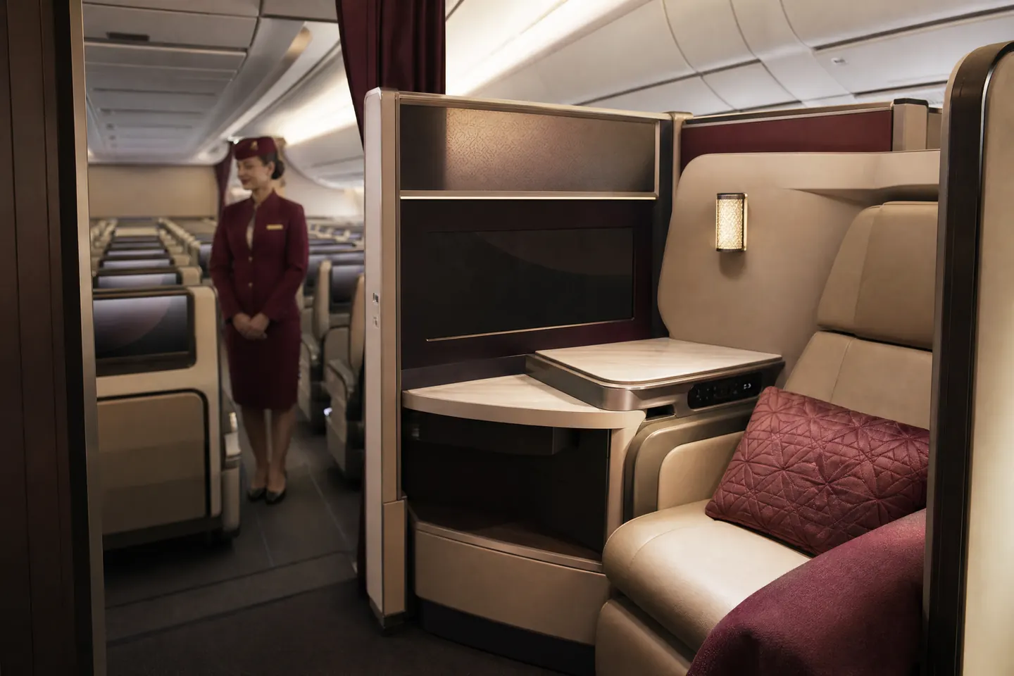 Không gian cabin hạng ghế của Qatar Airways trên hành trình đi Mỹ